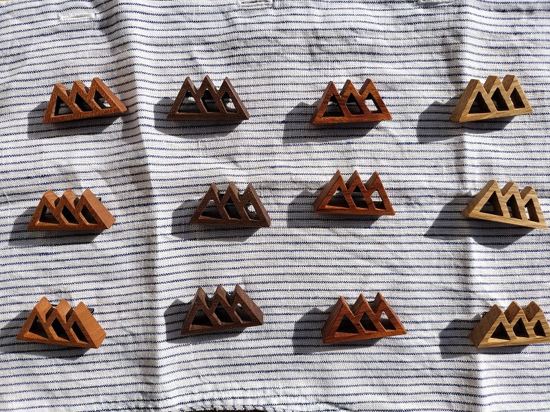 山のブローチ 山のブローチ